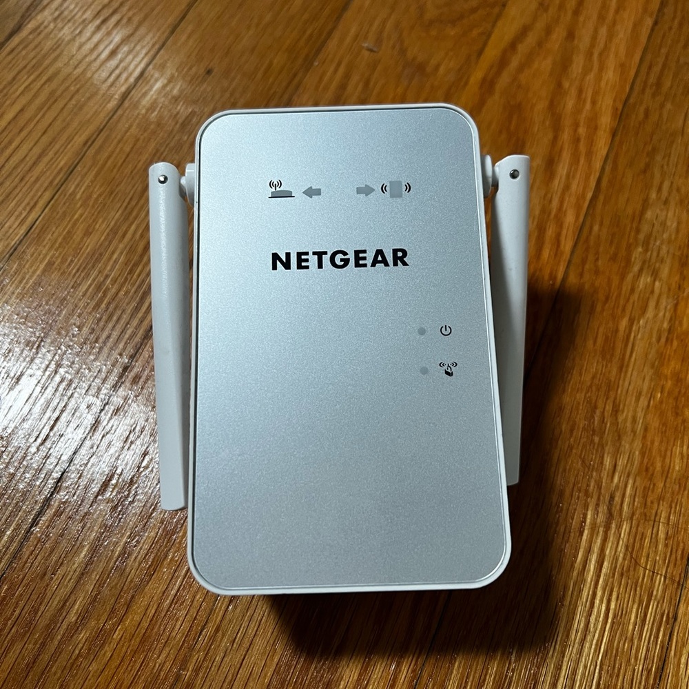 Netgear WiFi Extender in White